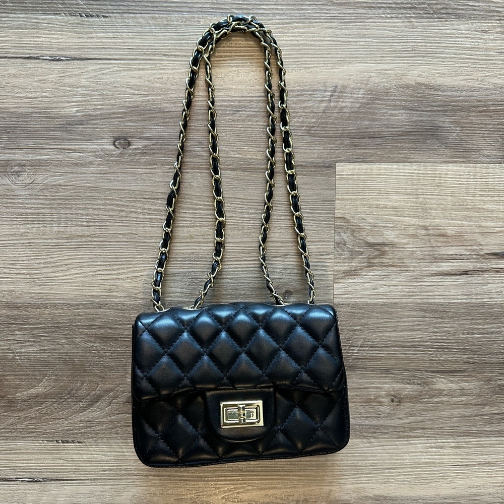 Elegant Black Quilted Chain Shoulder Bag